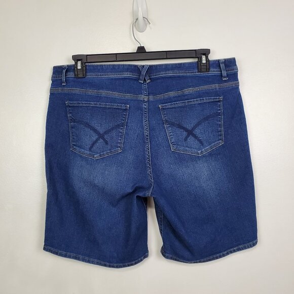Chrisopher & Banks Dark Wash With Fading Modern Fit Denim Jean Shorts Size 16 - Picture 5 of 12